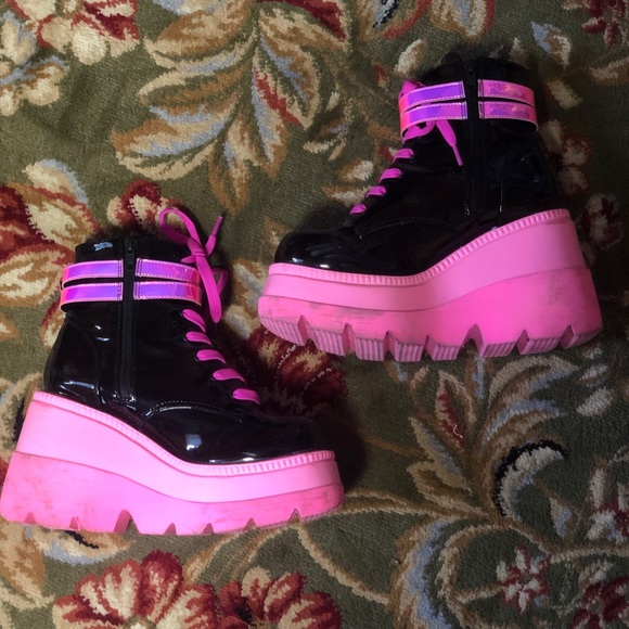 Demonia 4.5” stacked wedge UV Neon boots - Picture 3 of 4